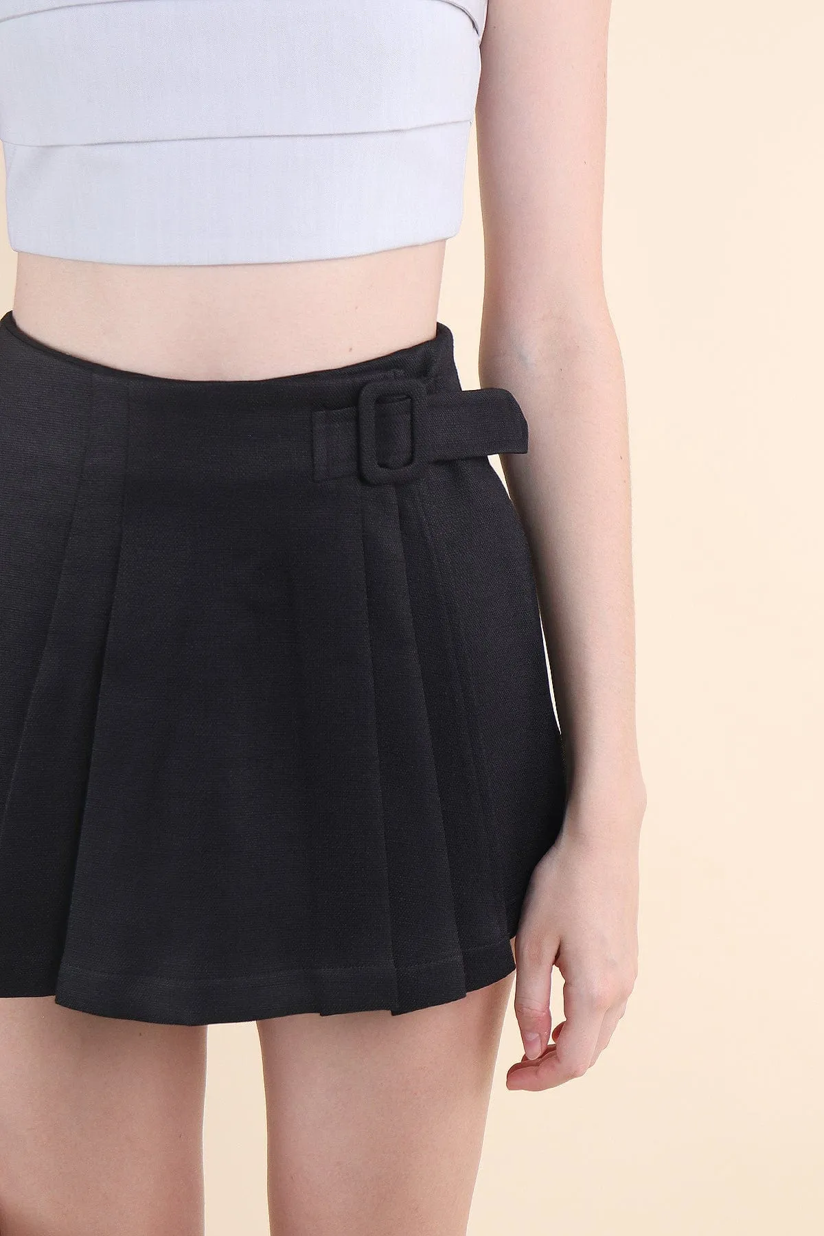 CARINNE PLEAT BELTED SKORTS IN BLACK