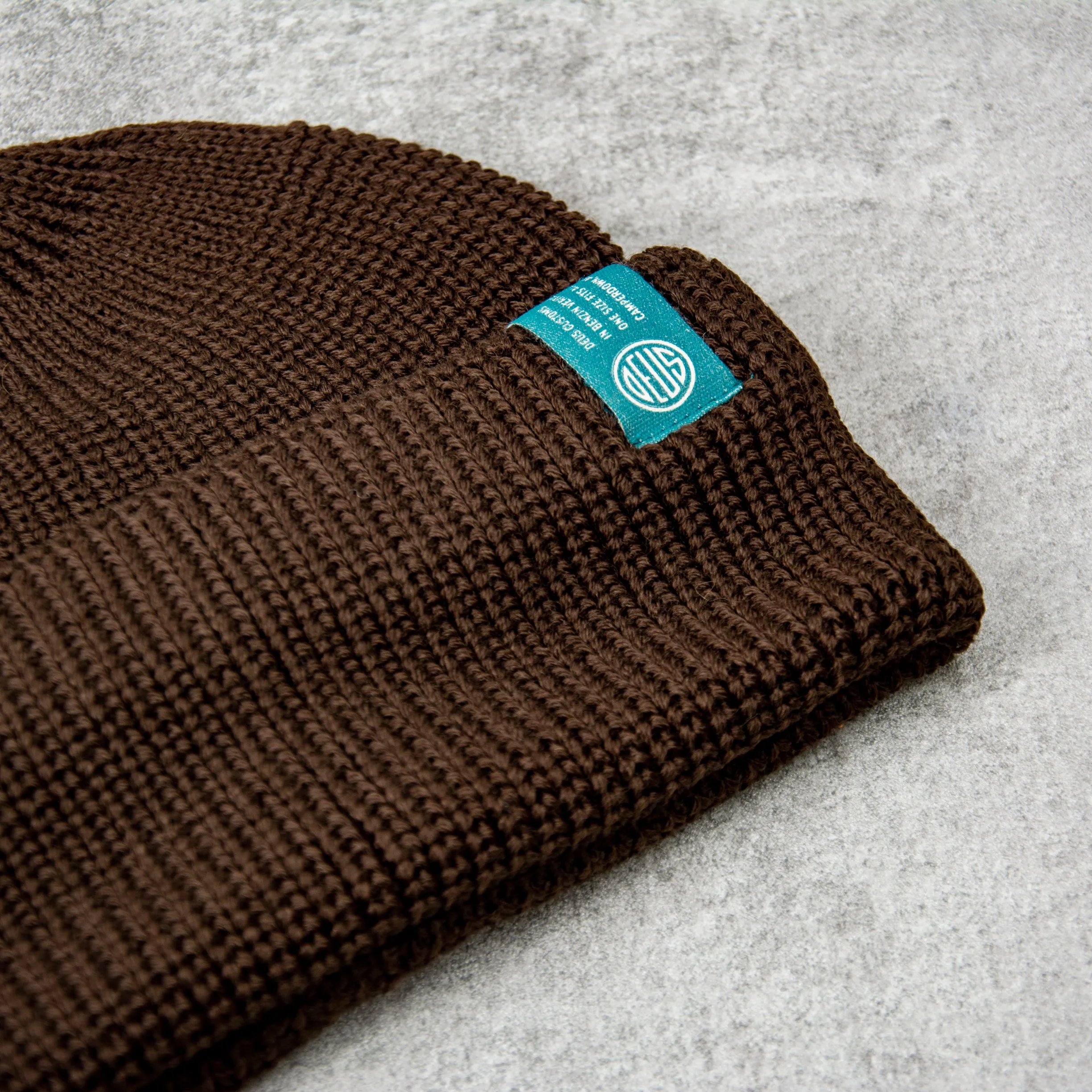 Deus ex Machina Deck Pill Beanie - Choc Brown