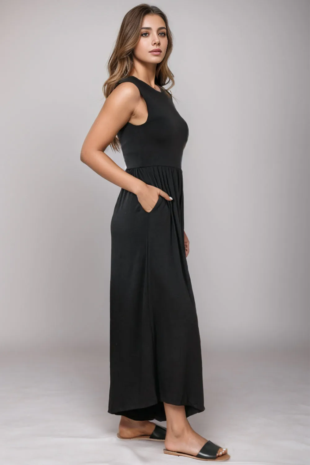 Round Neck Sleeveless Jumpsuit with Pockets