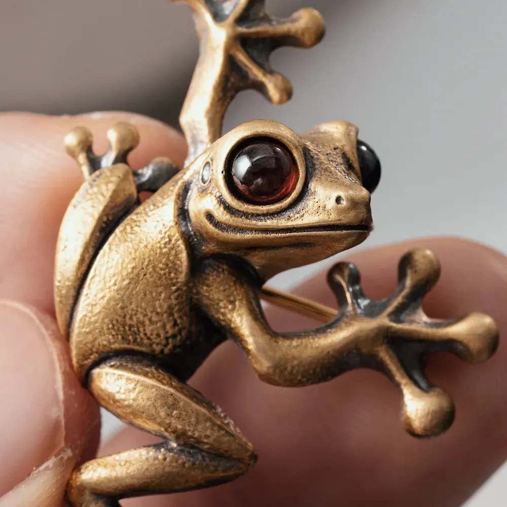 Tree Frog Brooch